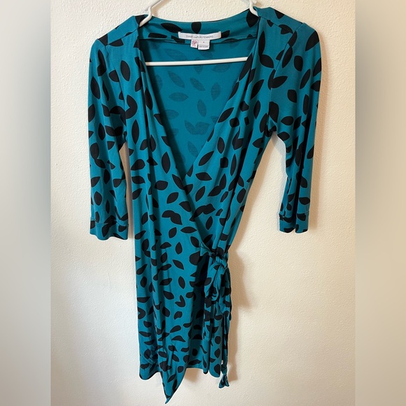 DIANE VON FURSTENBURG DVF Julian Little Leaves Teal Wrap Dress Size 4 - Picture 3 of 12